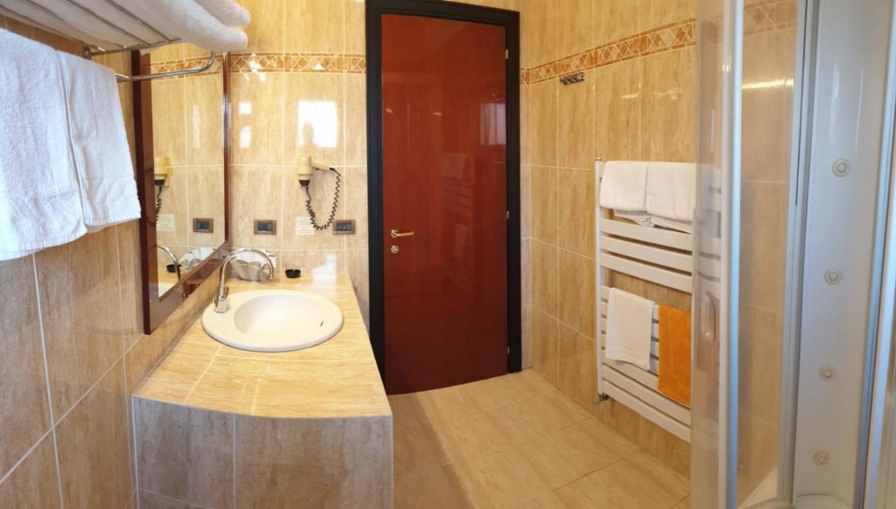 Palahotel Vallenoce Decollatura エクステリア 写真